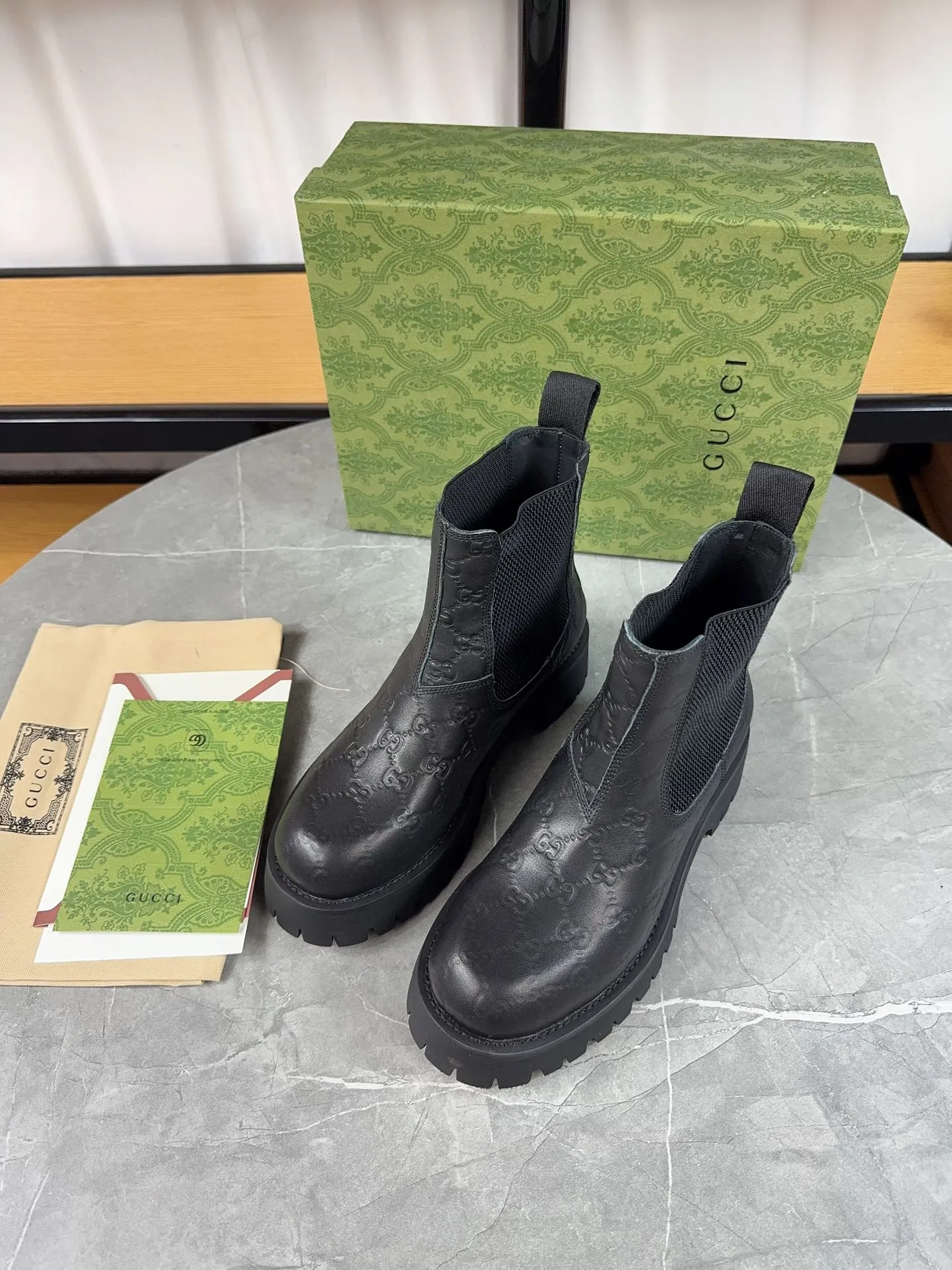 Men's shoes 💰640💰 New model from Gucci, double GG groove thick-soled loafers. The original version is made 1:1. Super beautiful quality, classic model at the counter. ❶Upper: original open-edge beaded cowhide ❷Inner lining: water-dyed cowhide ❸Feet: water-dyed cowhide ❹Outsole: ultra-light original sole ❺Thick sole heightening: 3.5cn ❻Packing: original packaging ❼Number: 35-42 (41 41 customized, non-refundable) Men's model: 38-46 (45, 46 customized, non-returnable)